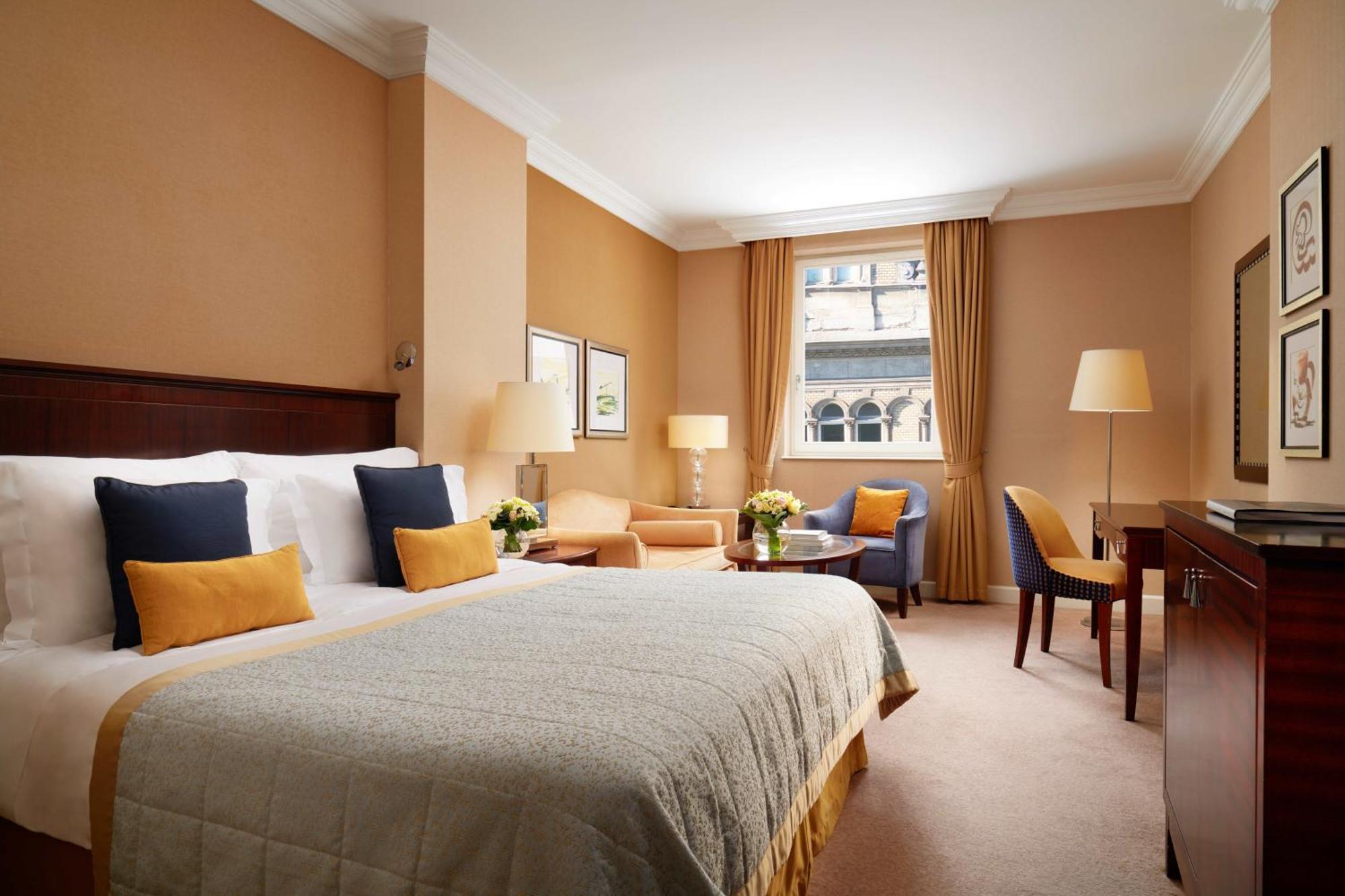 Corinthia Hotel